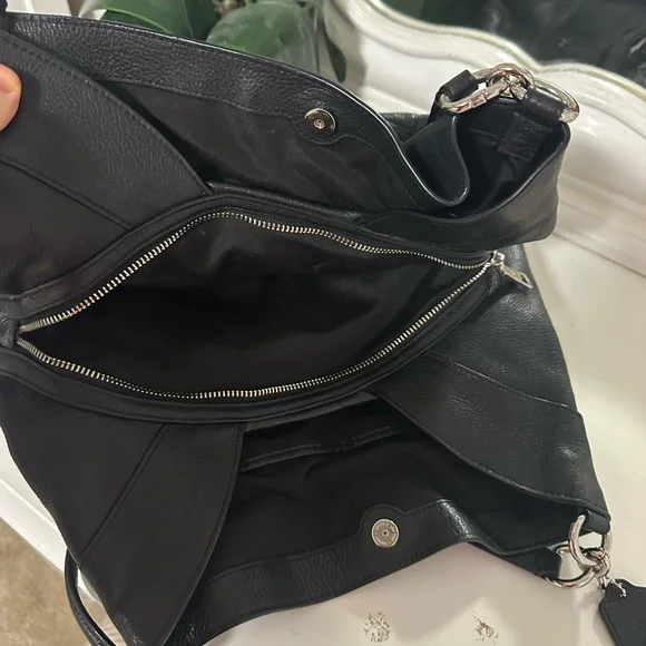 Coach Black Leather Shoulder Bag with Pebbled Texture - Picture 14 of 14